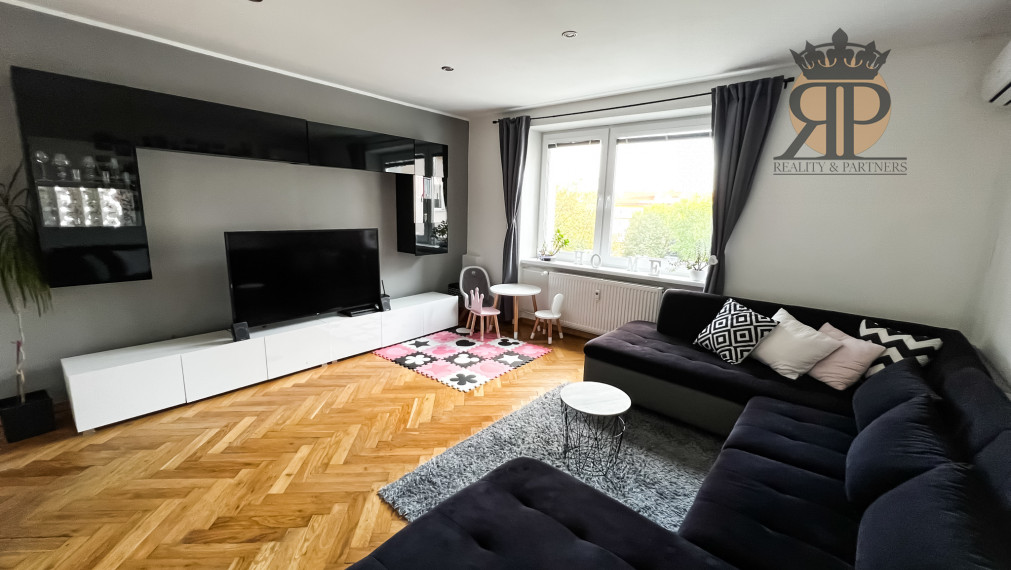 Spoločnosť Reality & Partners, s.r.o. Vám exkluzívne ponúka na predaj výnimočný 2 - izbový byt v Košiciach v Starom meste.